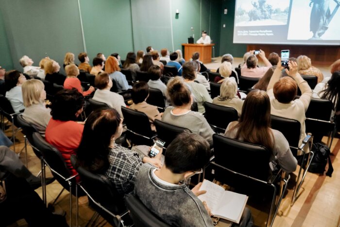 Цикл лекций «Модерн. Искусство линии и формы» в Центре 